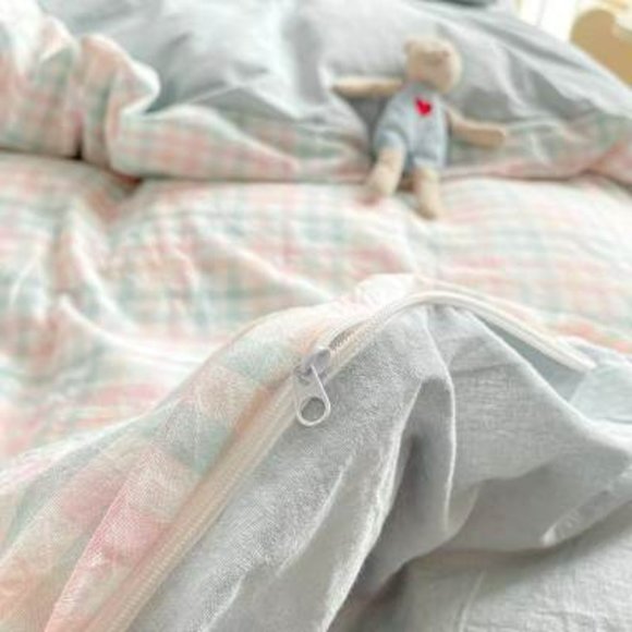 Premium Microfiber Bedding Set of Four - Picture 2 of 6